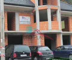 Kuća sa poslovnim prostorom Bužim