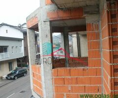 Kuća sa poslovnim prostorom Bužim