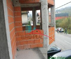 Kuća sa poslovnim prostorom Bužim