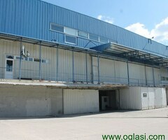 Poslovna hala u Bihaću uz Glavnu cestu i uz obalu Une