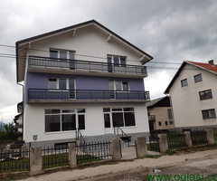 Bugojno / kuća 550m2 / 2 posl. prostora / 2 stana