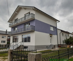 Bugojno / kuća 550m2 / 2 posl. prostora / 2 stana