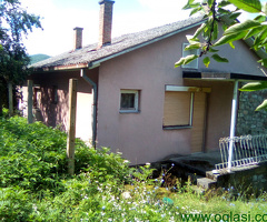 Prodajem 2 kuce na istom placu na Djerdapu kod Golubca Eur 36000