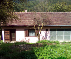 Prodajem 2 kuce na istom placu na Djerdapu kod Golubca Eur 36000