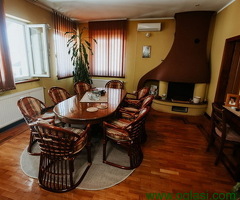 Aranđelovac, kuća 240 m2 na 6 ari placa