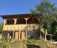 Lepa nova brvnara u Vrdniku se izdaje na dan ili vise