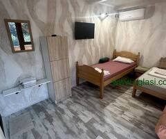 Lepa nova brvnara u Vrdniku se izdaje na dan ili vise