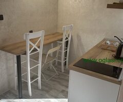 Lepa nova brvnara u Vrdniku se izdaje na dan ili vise