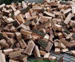 Cepana drva za ogrev i ljuspice za potpalu
