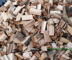 Cepana drva za ogrev i ljuspice za potpalu