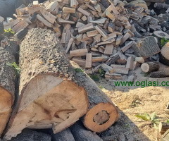 Cepana drva za ogrev i ljuspice za potpalu